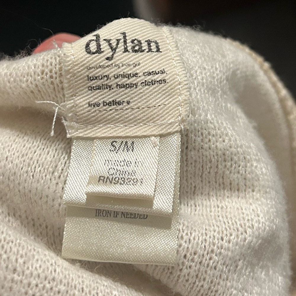 Dylan Poncho - Picture 3 of 5